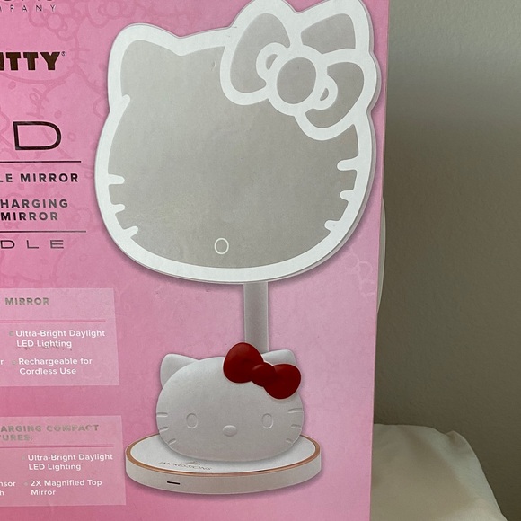 Hello Kitty LED Vanity Mirror - Picture 3 of 10